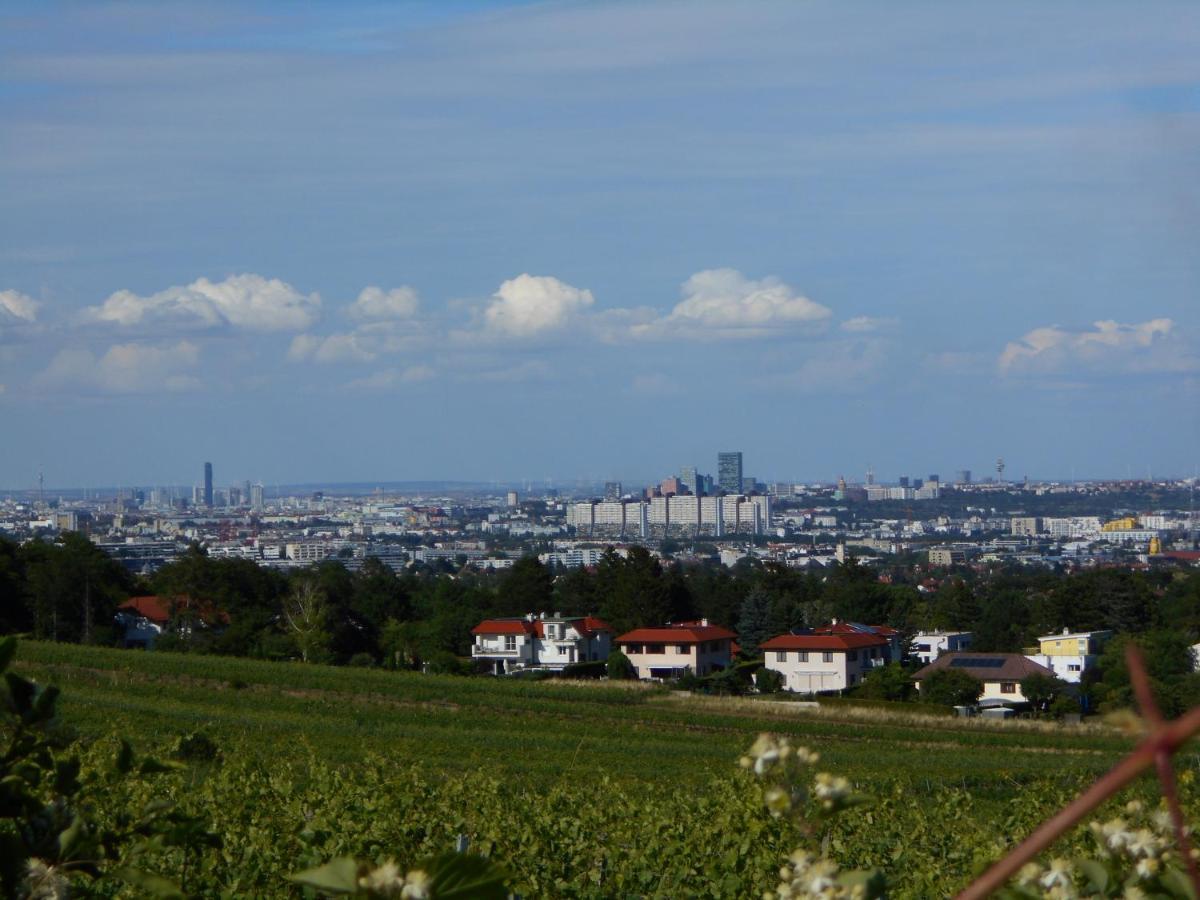 Top Over Vienna, Perchtoldsdorf Weinberge Ideal With Car Exterior photo