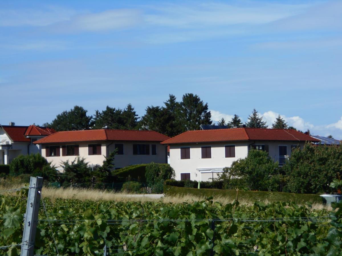 Top Over Vienna, Perchtoldsdorf Weinberge Ideal With Car Exterior photo